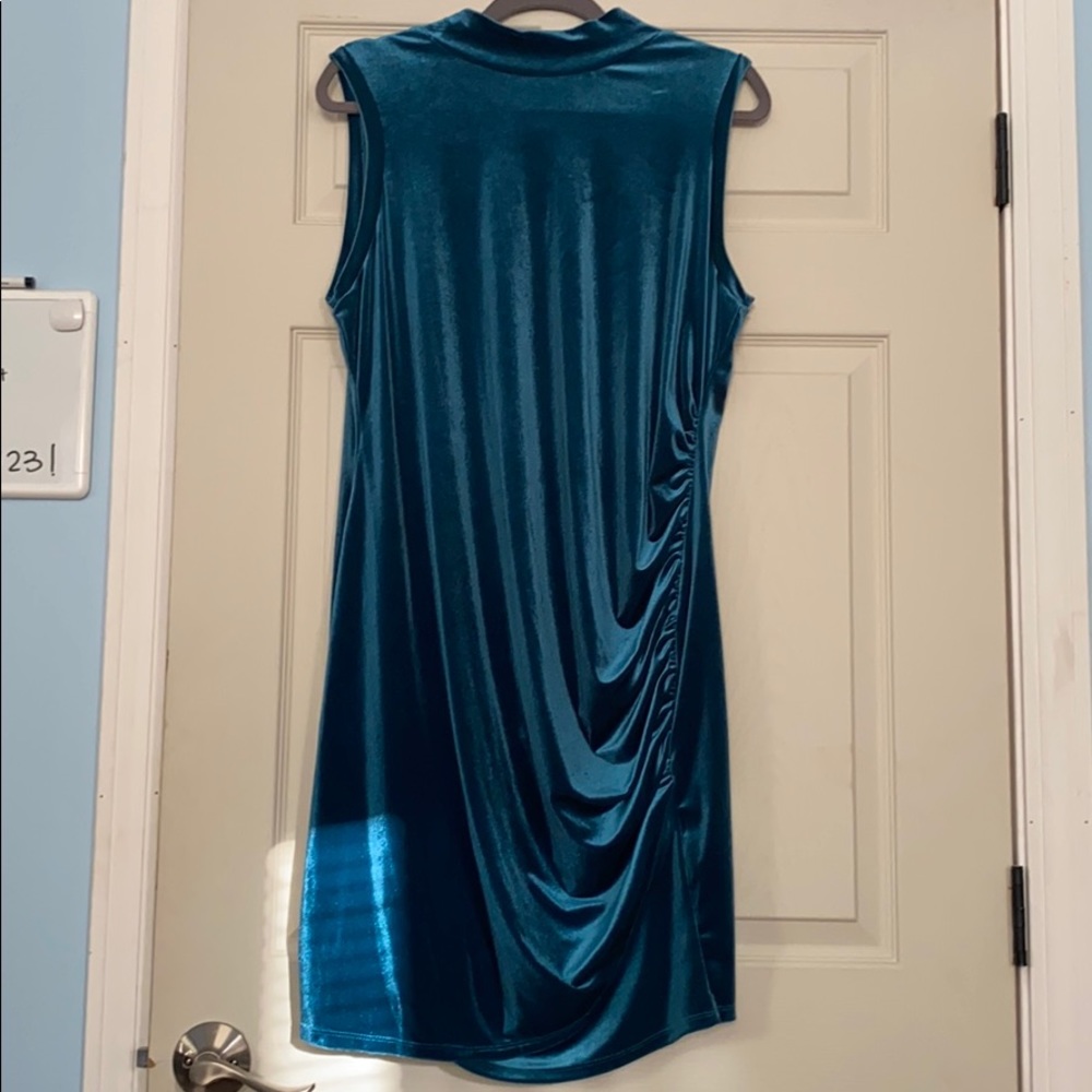 cute velvet green dress 💚